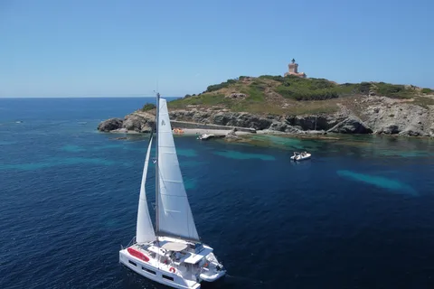 Départ de BRUSC : croisière en catamaran d'une demi-journée