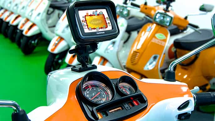 barcellona tour in vespa a noleggio con gps (24 ore)