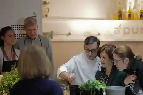 Madrid: Clase de cocina de paella y tapas de 3 horas