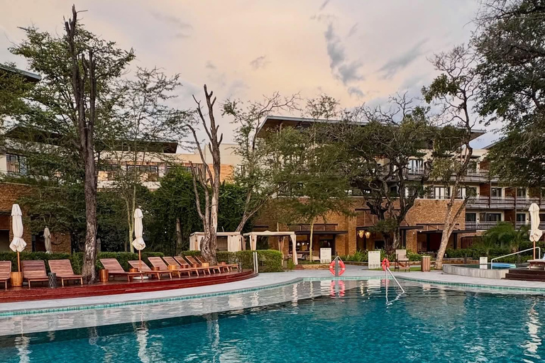 Victoria Falls & Chobe: 4-Day Safari with Lodging