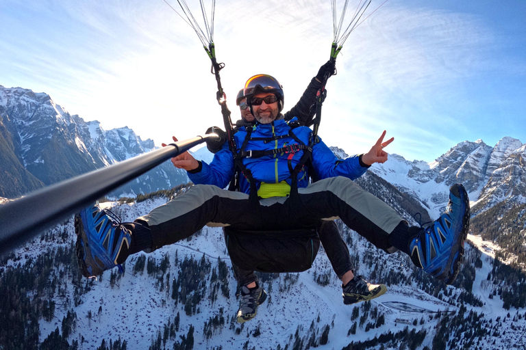 Fulpmes Schlick2000 - Winter Tandem Paragliding Flight Stubaital: Rollercoaster Action Winter Paragliding Flight