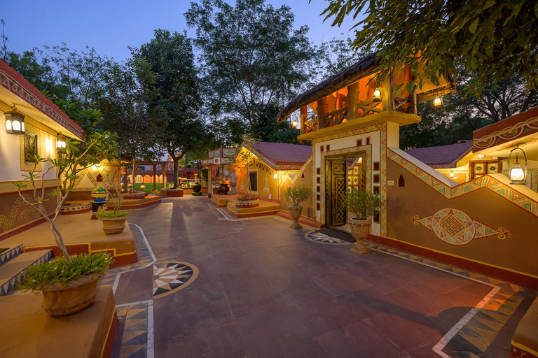 Jaipur: Tour culturale serale e cena a Chokhi Dhani