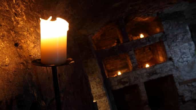 edinburgh late night haunted underground vaults tour