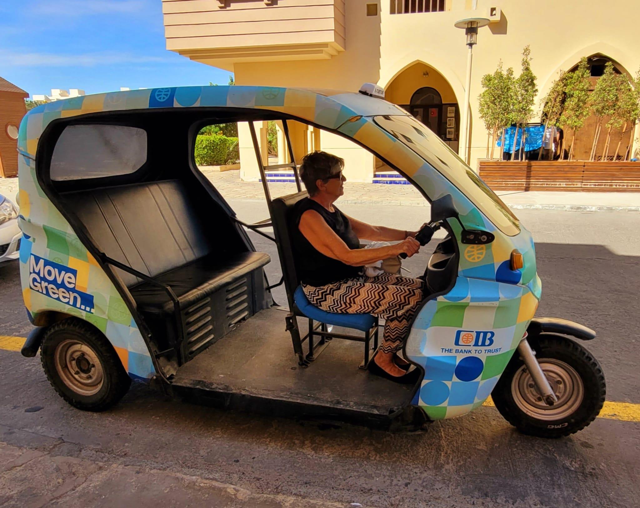 Hurghada: El Gouna Städtetour mit Boot & Tuk-Tuk privat