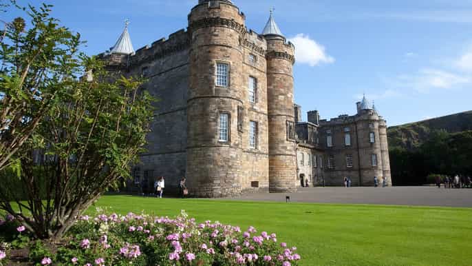 edinburgh palace of holyroodhouse and old town walking tour