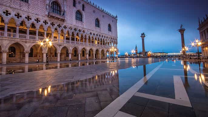 venice exclusive doges palace guided tour at night