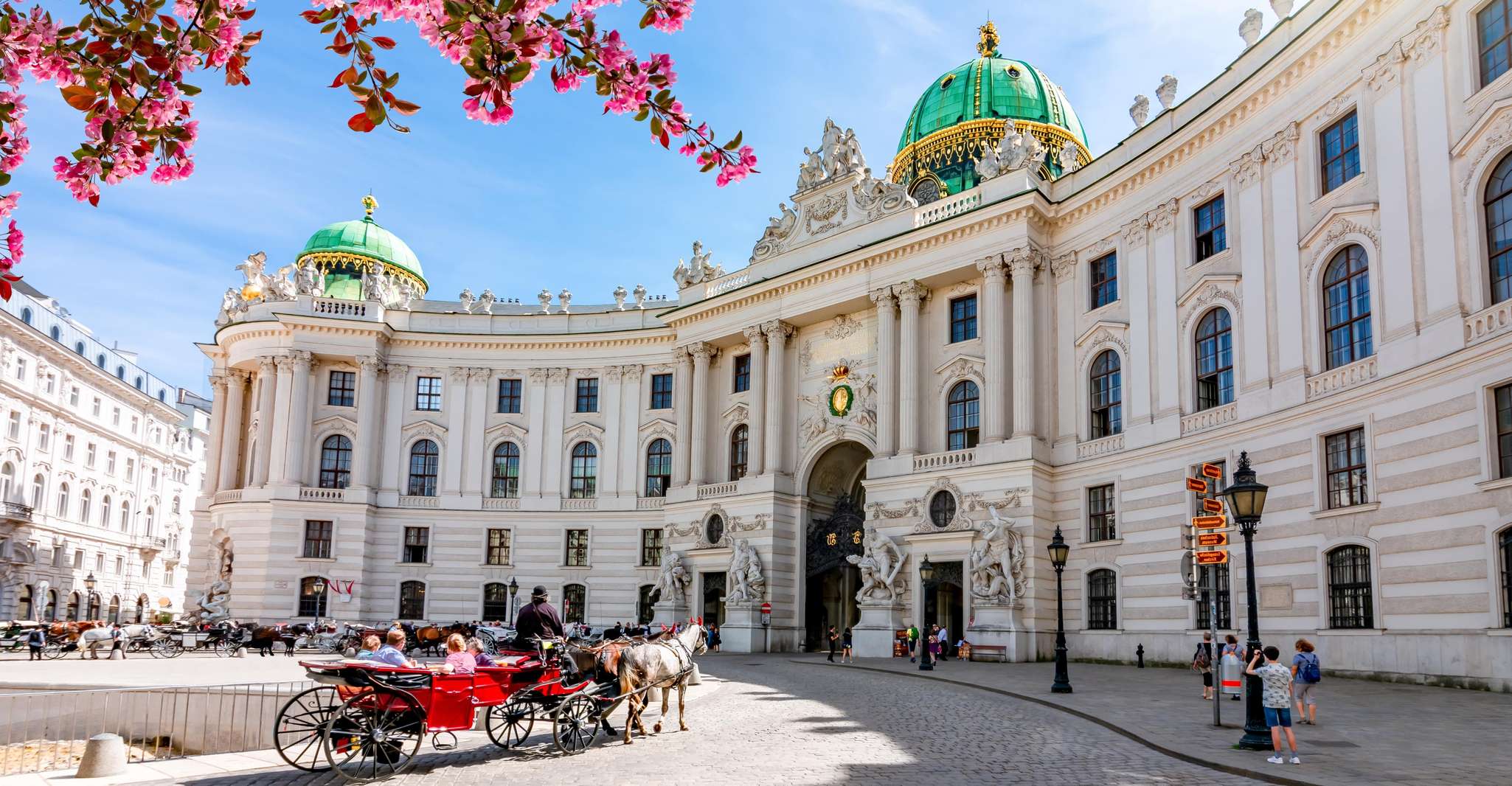 Vienna: Skip-the-Line Hofburg and Empress Sisi Museum Tour