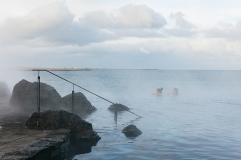 Reykjavik : Entrée au Sky Lagoon avec transfertAdmission au col de Saman