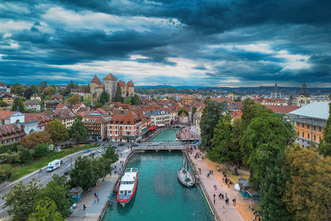 From Lyon: Annecy Private Day Trip, Boat Ride & Old Town Private Van (up to 6)