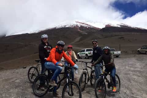 From Quito: Cotopaxi Hiking and Biking Tour