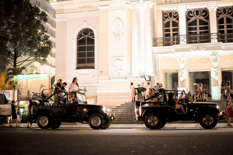 Saigón de noche: City Tour privado en jeep y bebida en el Skybar