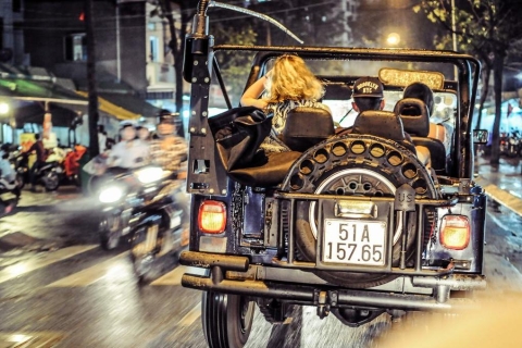 Excursión privada en jeep por Saigón de noche y cena en crucero con músicaHo Chi Minh: crucero nocturno con cena y música