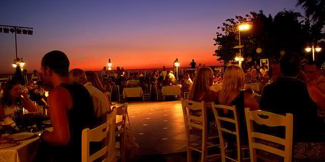 Kos : Dîner grec avec musique, danse et vin à volonté