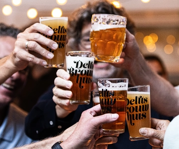 Delft: Craft Beer Verkostung im mittelalterlichen Keller mit Snacks