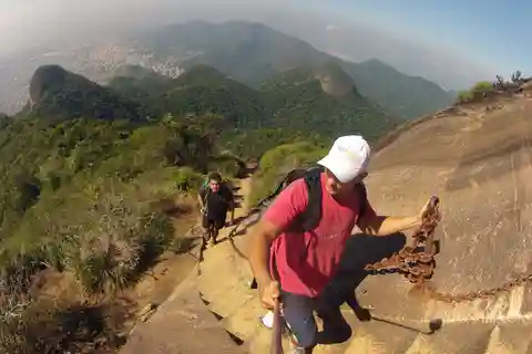 Rio de Janeiro: Tijuca Peak Guided Hike