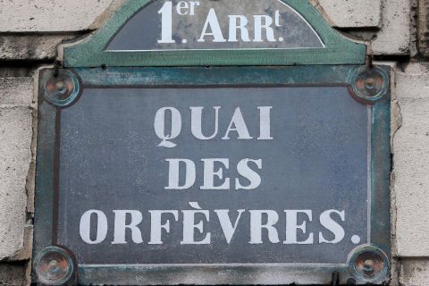 Paris: Historical Crimes Walking Tour in French
