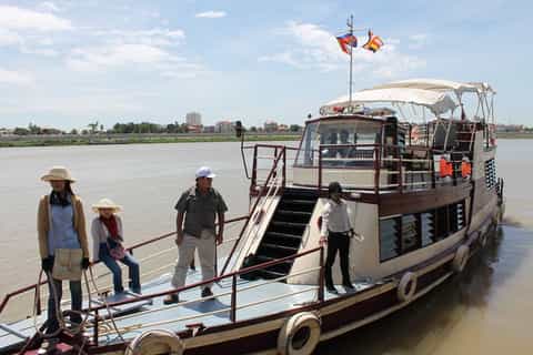 Siem Reap to Phnom Penh Full-Day Cruise