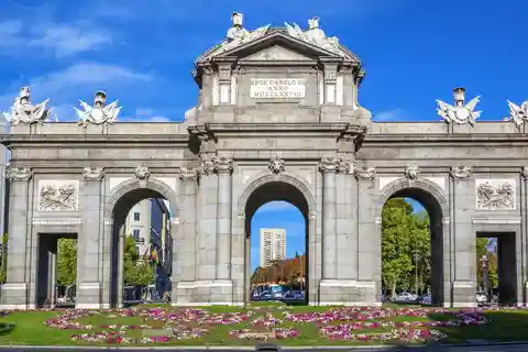 Madrid: Visita aos contrastes e visita guiada a Toledo