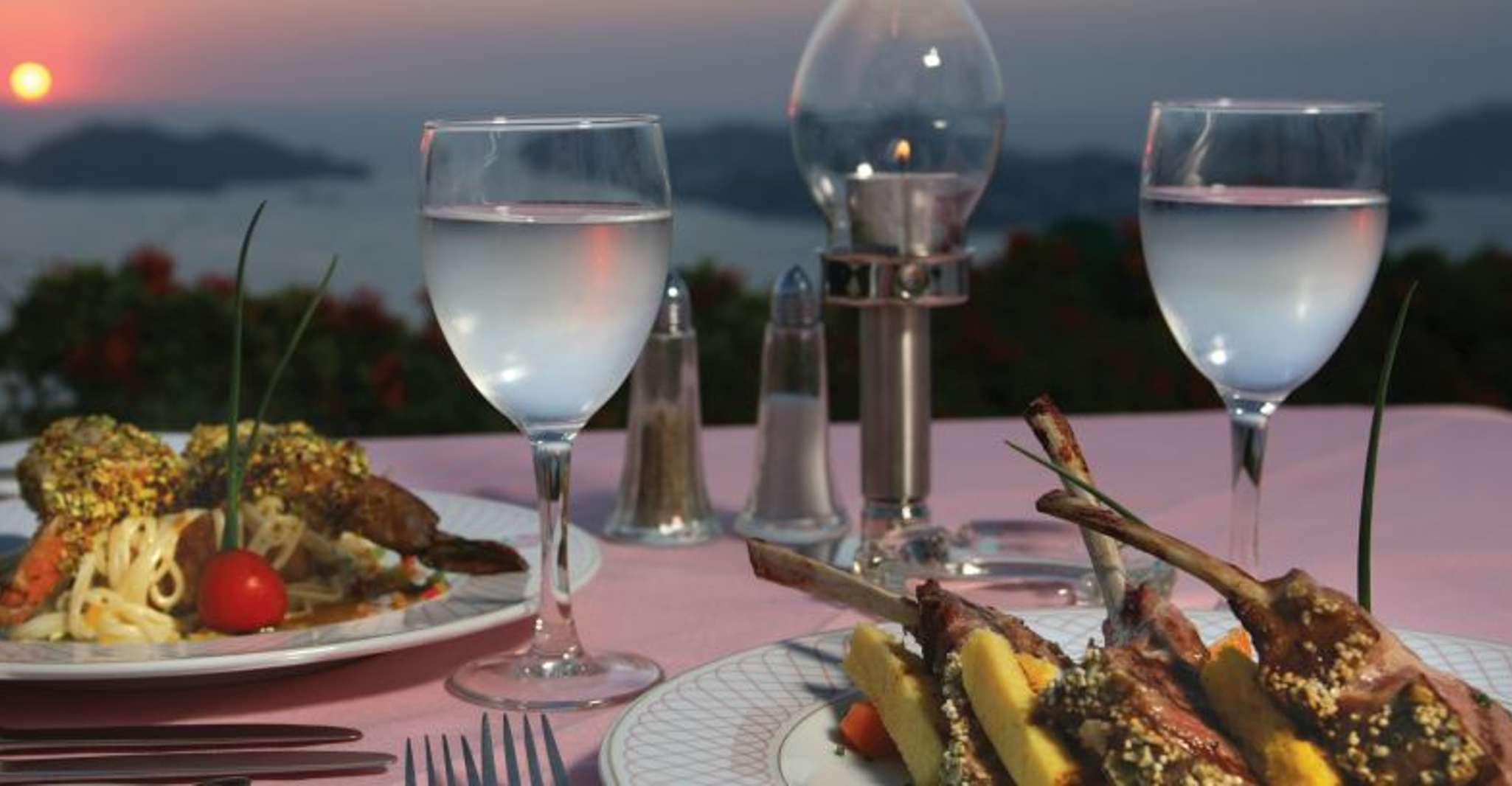 * Acapulco, Private Luxury Dinner, Drinks & High Cliff Divers - Hizvo