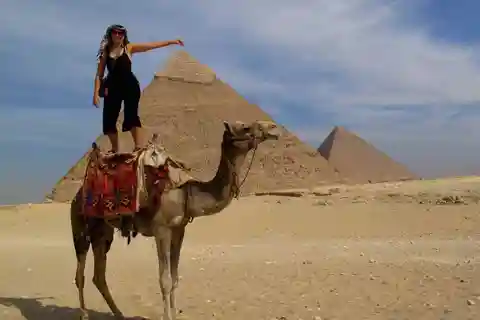 Safari dans le désert autour des pyramides de Gizeh avec balade à dos de chameau