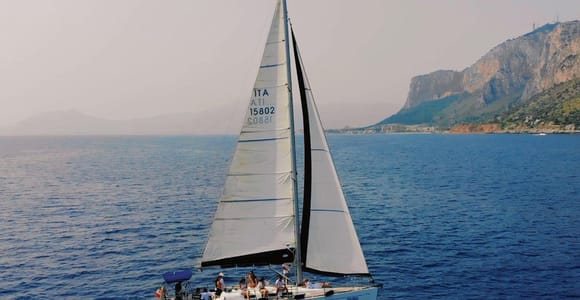 Palermo e Mondello: tour in barca a vela con pranzo di pesce