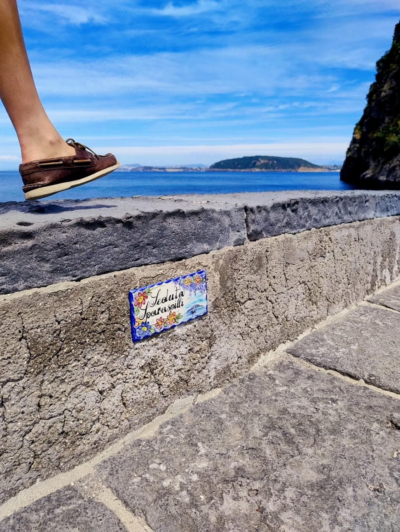 Von Neapel aus: Bootsfahrt um Ischia mit Mittagessen, Castello und Sant'Angelo