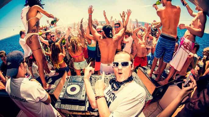 Lisbon: 4-Hour Sunset Boat Party