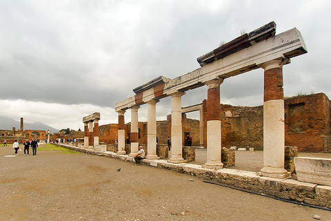 Pompeii: Small Group Guided Tour with Expert ArchaeologistPompeii: Full Skip-the-Line Tour with Archaeologist Guide