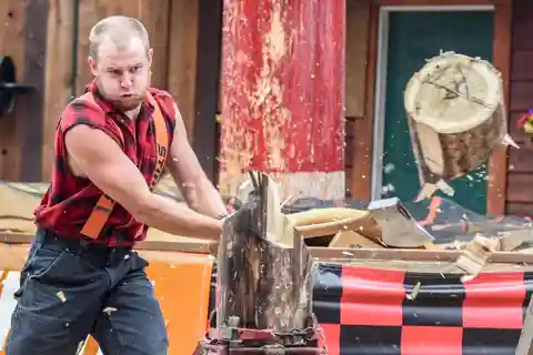 Ketchikan: Lumberjack Show & Crab Feast