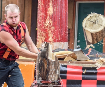Ketchikan: Lumberjack Show & Crab Feast