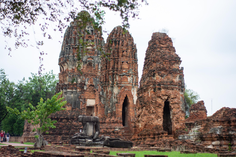 Desde Bangkok: tour económico por lo más destacado de AyutthayaLa antigua plaza Siam