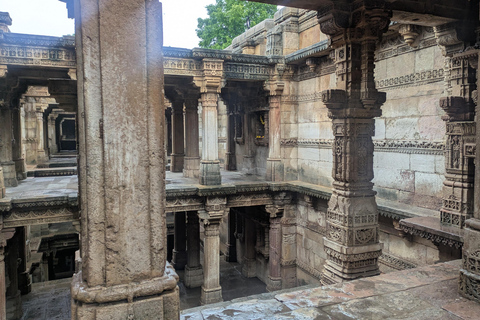 Ahmedabad: Private City Tour with Guide, Car, and Meal
