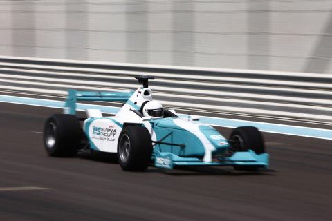 Абу-Даби: поездка на болиде «Formula Yas 3000»