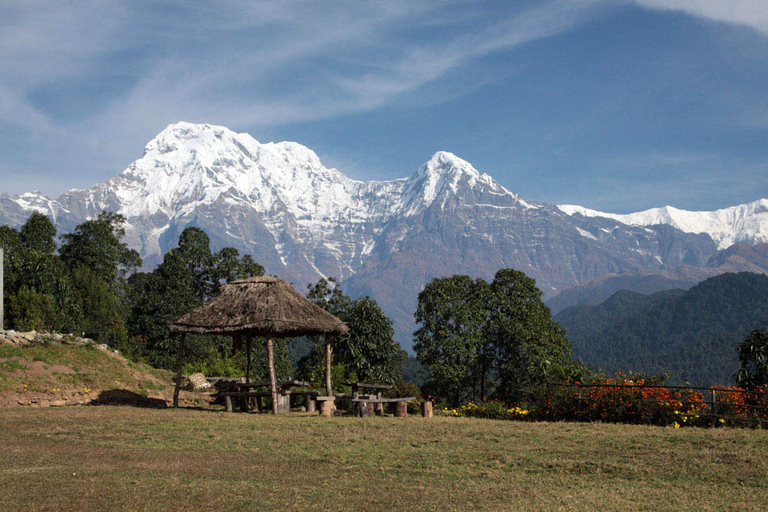 Dagsvandring vid Annapurnas utlöpareNepal: En dags vandring vid foten av Annapurna-massivet