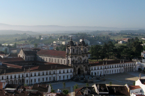 Excursão privada de dia inteiro a Óbidos, Nazaré, Alcobaça e MafraTour privado em inglês, francês, português ou espanhol