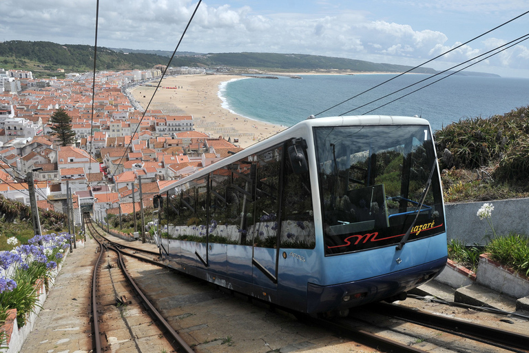 Excursão privada de dia inteiro a Óbidos, Nazaré, Alcobaça e MafraTour privado em inglês, francês, português ou espanhol