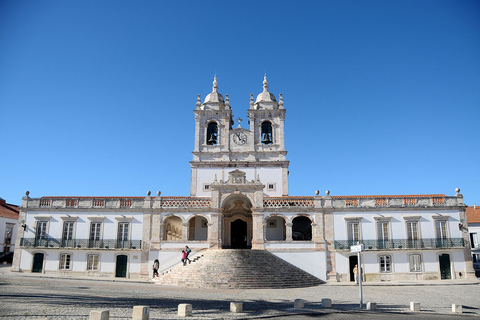 Excursão privada de dia inteiro a Óbidos, Nazaré, Alcobaça e MafraTour privado em inglês, francês, português ou espanhol