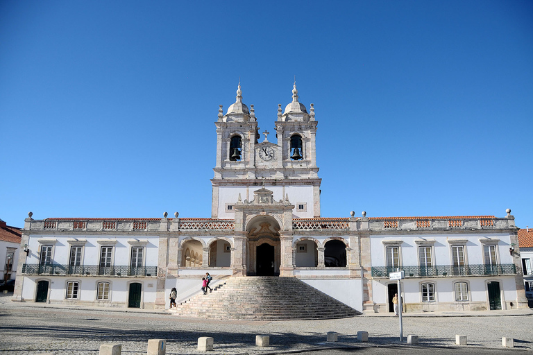 Excursão privada de dia inteiro a Óbidos, Nazaré, Alcobaça e MafraTour privado em inglês, francês, português ou espanhol