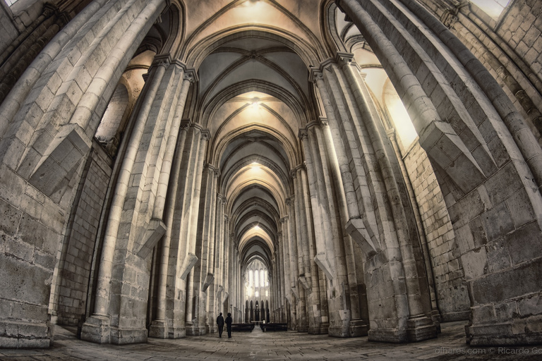 Excursão privada de dia inteiro a Óbidos, Nazaré, Alcobaça e MafraTour privado em inglês, francês, português ou espanhol