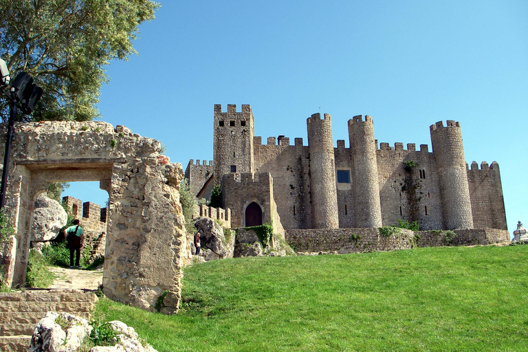 Excursão privada de dia inteiro a Óbidos, Nazaré, Alcobaça e MafraTour privado em inglês, francês, português ou espanhol