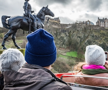 Edinburgh: Hop-On Hop-Off Bus Pass with 3 City Tours