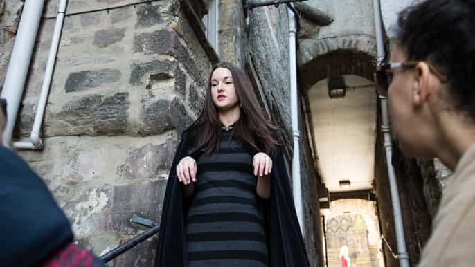 edinburgh underground vaults evening ghost tour with whisky