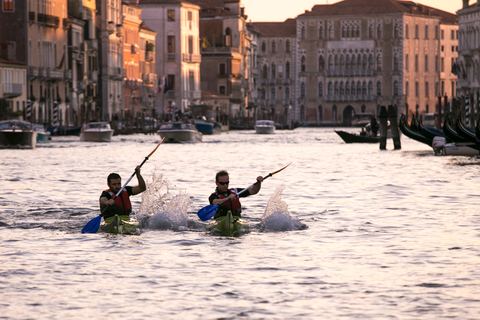 Venedig: Geführte KajaktourSchnelle Venedig Kajak Tour