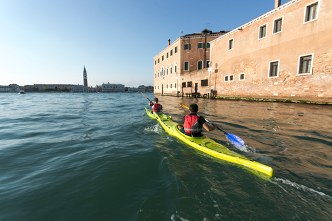 Venedig: Guidad tur i kajakKajakpaddling i Venedig dagtid