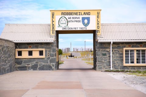 Cape Town: Private Robben Island & Cape of Good Hope Tour