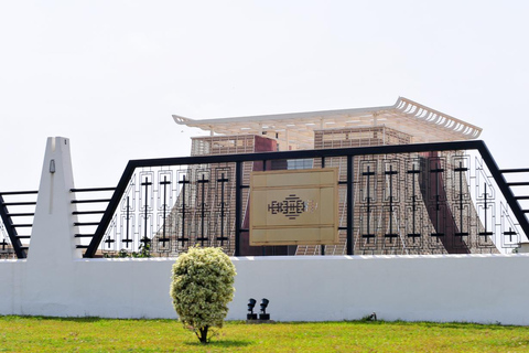 Accra Walking Tour: Jubilee House, Art, Murals & Afrikiko