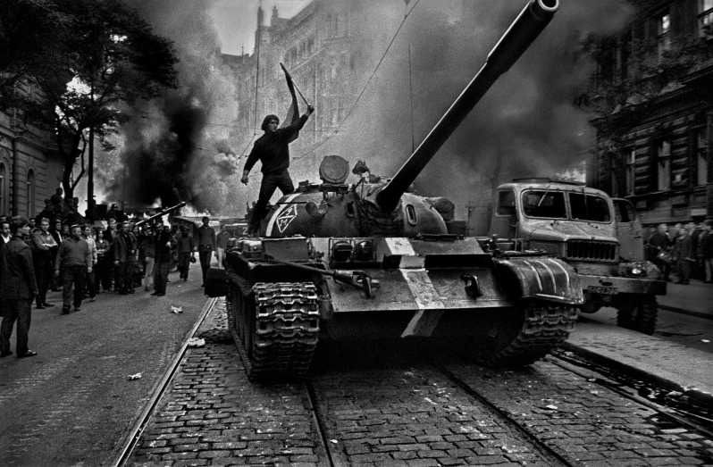 Praga: tour de la Segunda Guerra Mundial y el comunismo | GetYourGuide