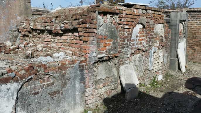 new orleans cemetery and voodoo mystery stroll