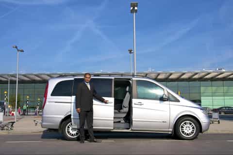 Privat-Transfer zwischen Marrakesch-Menara und Ihrem Hotel