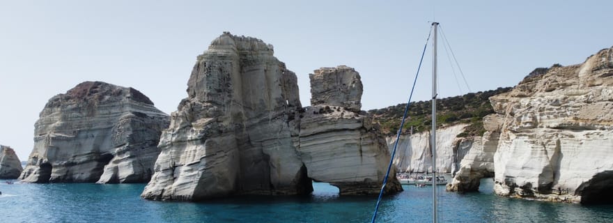 Milos : Croisière privée d'une journée vers Kleftiko avec déjeuner